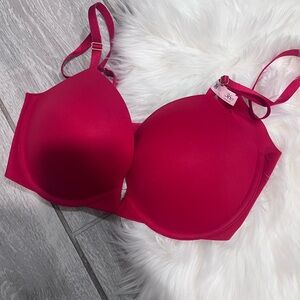 Victoria's Secret Smooth Molded Red Bra - Everyday T-Shirt Style